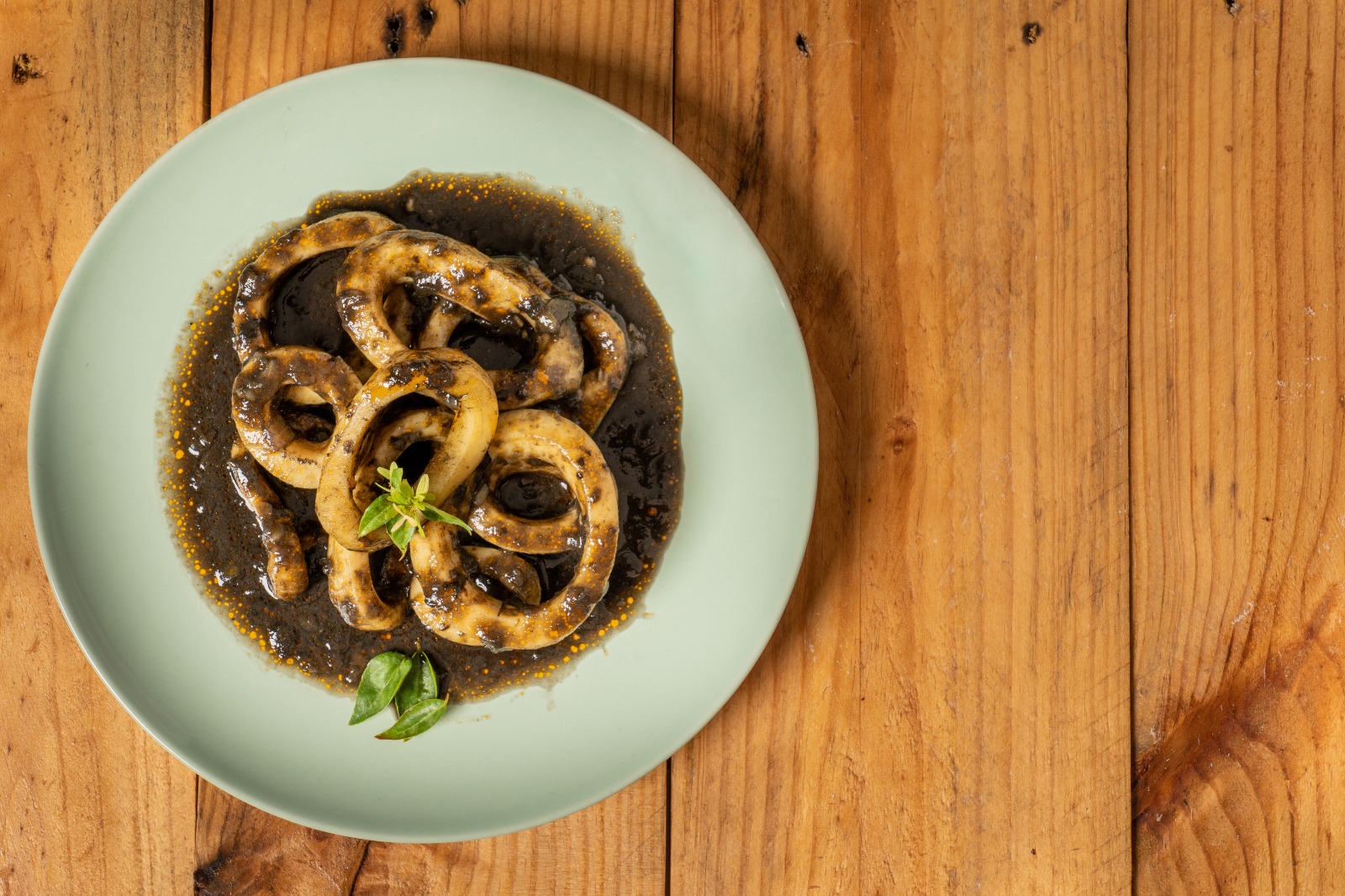 SEDAP: Rasa seafood khas dari cumi-cumi yang menggugah selera.