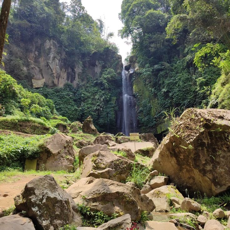 CANTIK &ndash; Coban Talun di Batu punya banyak wahana seru sekaligus spot foto instagramable yang sayang untuk dilewatkan.