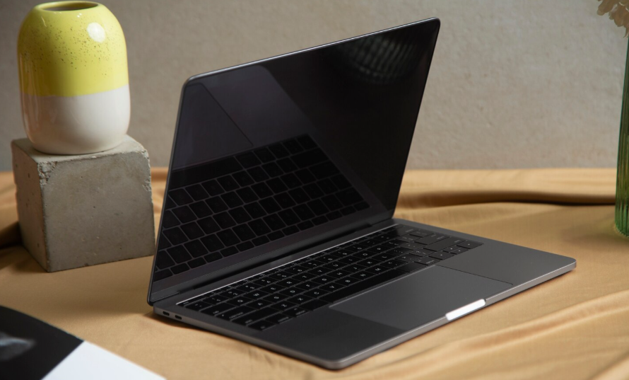 PRAKTIS DAN CANGGIH: Mahasiswa Baru Lagi Cari Laptop Lenovo yang Worth It? Yuk Kenalan dengan Beberapa Laptop Berikut Ini!