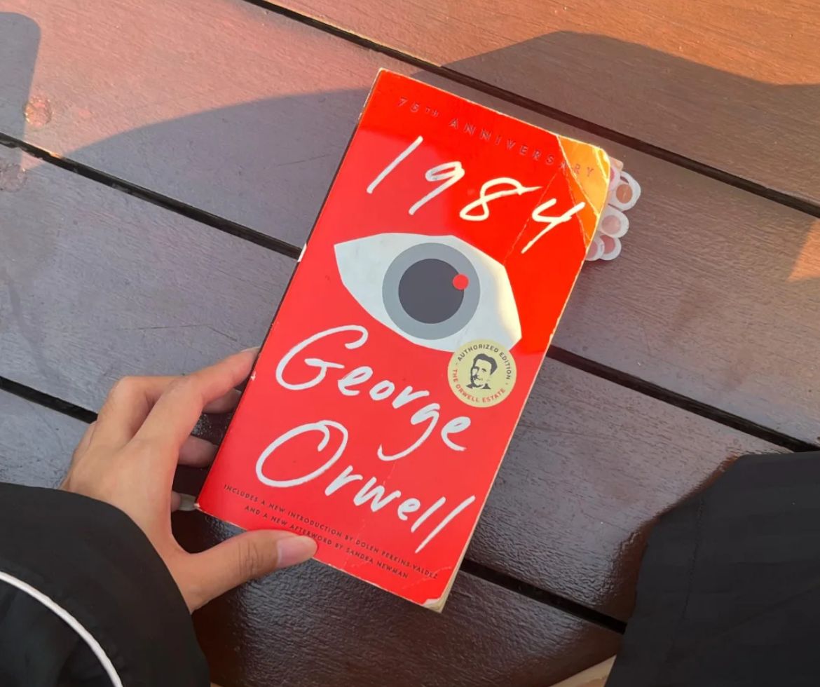 WAJIB BACA: Salah satu cover novel 1984 karya George Orwell
