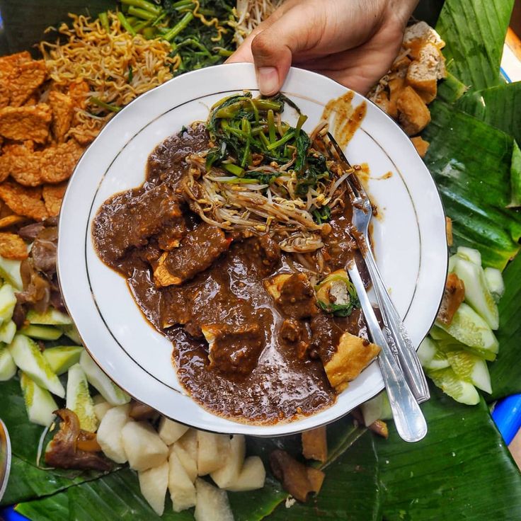 JAWA TIMURAN: Jelajah Malang Lewat Sepiring Rujak Cingur: Ini Tempat Rujak Cingur Paling Maknyus di Kota Malang