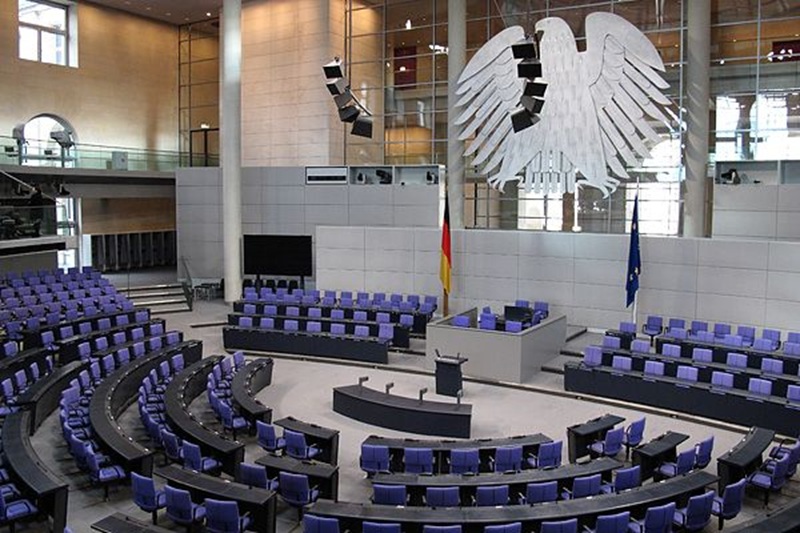 Bundestag: Parlemen federal Republik Federal Jerman dan badan legislatif yang dipilih langsung oleh rakyat melalui sistem pemilihan umum.