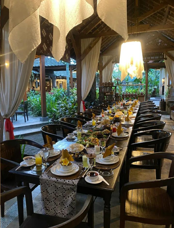MENARIK: Taman Indie Resto, salah satu tempat makan di Malang yang gaul dan sering jadi incaran anak muda
