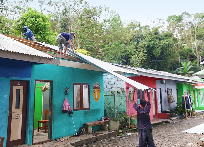 DARI DANA CSR: Perbaikan rumah di RT 2/RW 7 Kelurahan Tlogowaru, Kecamatan Kedungkandang dimulai kembali pada pekan ini. Prosesnya sudah dimulai sejak 18 Agustus lalu.