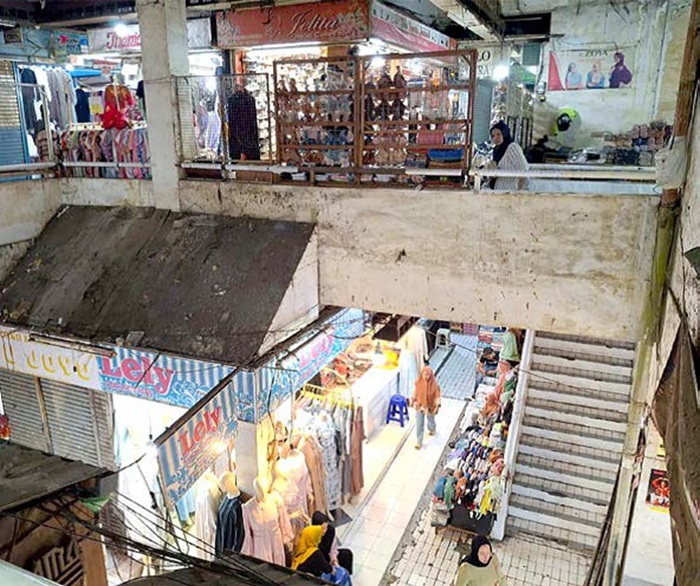 TUNTUT TRANSPARANSI: Beberapa bagian di Pasar Besar Malang membutuhkan perawatan. Poin itu dimasukkan paguyuban pedagang dalam somasi yang diajukan ke pemkot.
