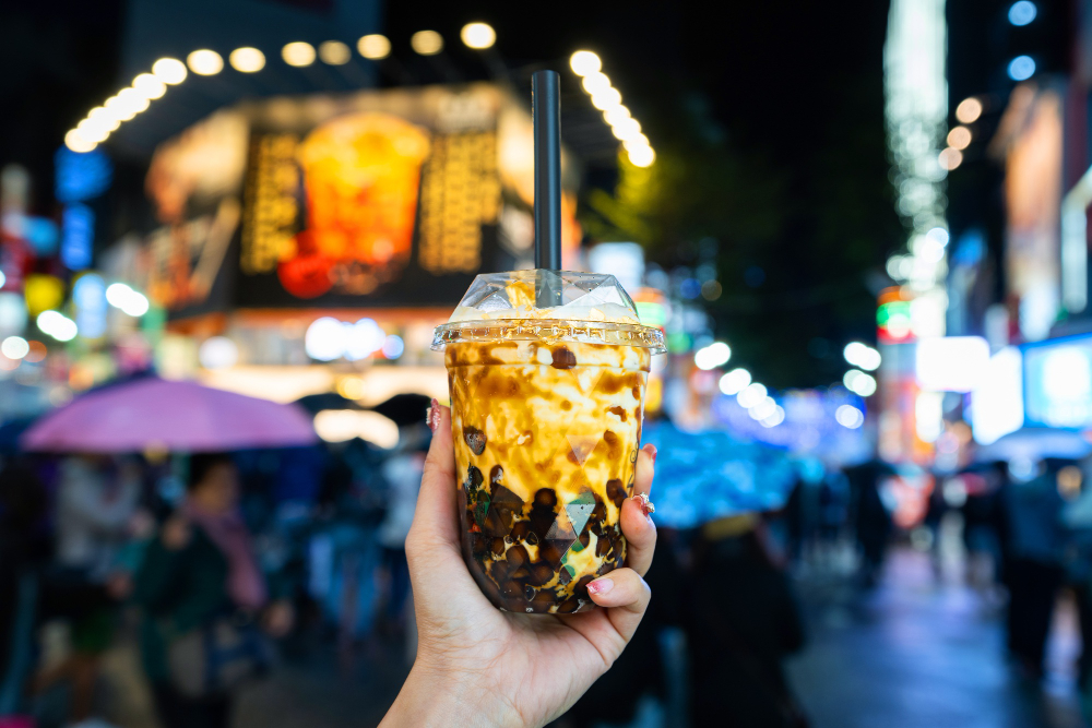 MANIS: minum boba yang manis bikin mood langsung naik.