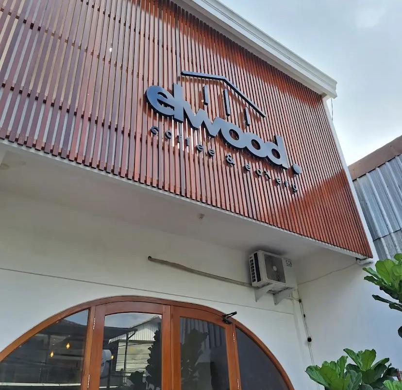 Cari tempat nongkrong nyaman di Sawojajar? Ini 4 cafe estetik yang bisa jadi pilihan, cocok untuk hangout anak muda maupun quality time bersama keluarga.