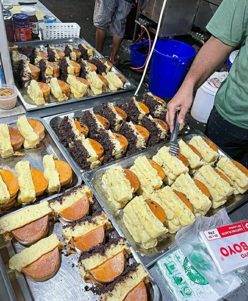 PUKIS: Kue yang bisa kamu nikmati kapan saja!