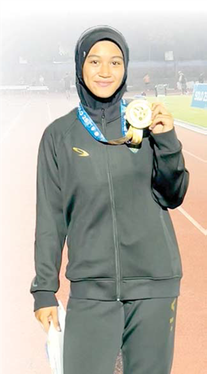 BANGKIT RAIH PRESTASI: Saifana Afaf Andini meraih medali emas Kejurnas Atletik 2025 di Solo, pekan lalu.