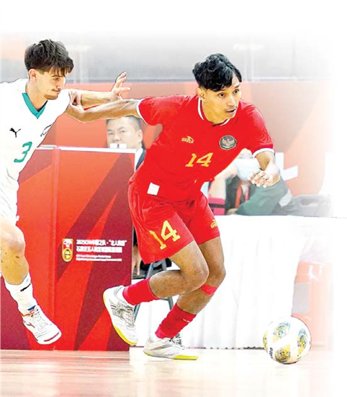 TERMOTIVASI: Ala Unggul FC Malang Muhammad Afif Rizky (kanan) berusaha melewati pemain Timnas Selandia Baru dalam pertandingan CFA Futsal Tournament 2025, beberapa waktu lalu.