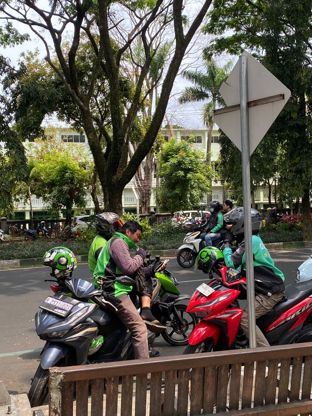 SIFAT PERHATIAN: Beberapa ojol mempunyai sifat yang baik hati dan juga perhatian
