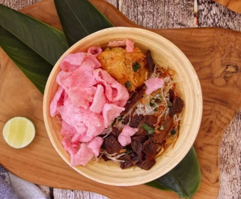 Ketupat sayur dan soto Padang hadir di Malang dengan cita rasa lebih kental. Sajian khas Sumatera ini memberi pengalaman kuliner berbeda bagi warga lokal.