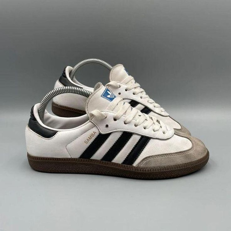 Adidas: Merek sepatu dari Jerman yang