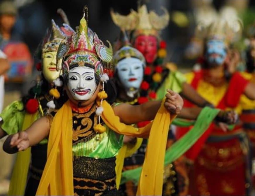 TRADISI DAN SENI: Melestarikan tradisi seni tari lewat sanggar&nbsp;tari&nbsp;di&nbsp;Malang