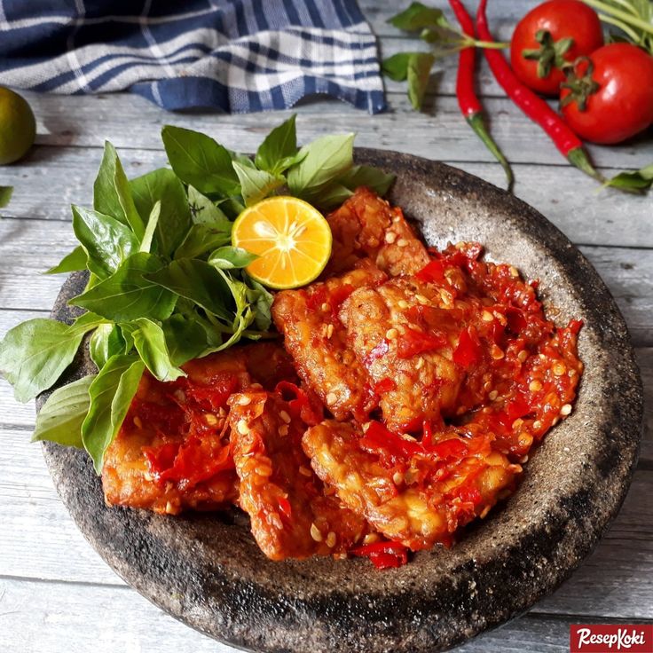 NIKMAT: Tempe penyet gurih pedas, kuliner sederhana yang selalu bikin nagih.