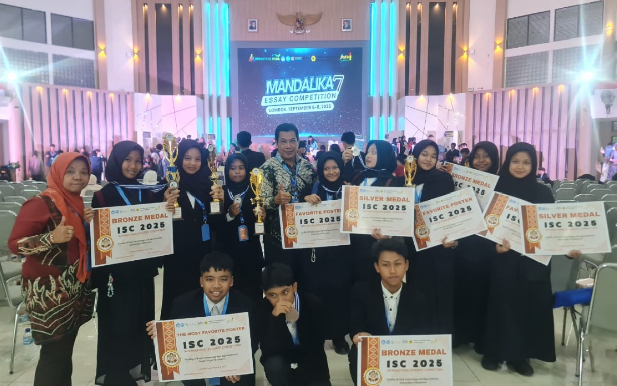 TERBAIK : Siswa terbaik dari MTsN 6 Malang berhasil borong 4 piala dan 5 medali di ajang kompetisi tingkat International Student Competition (ISC) 2025.