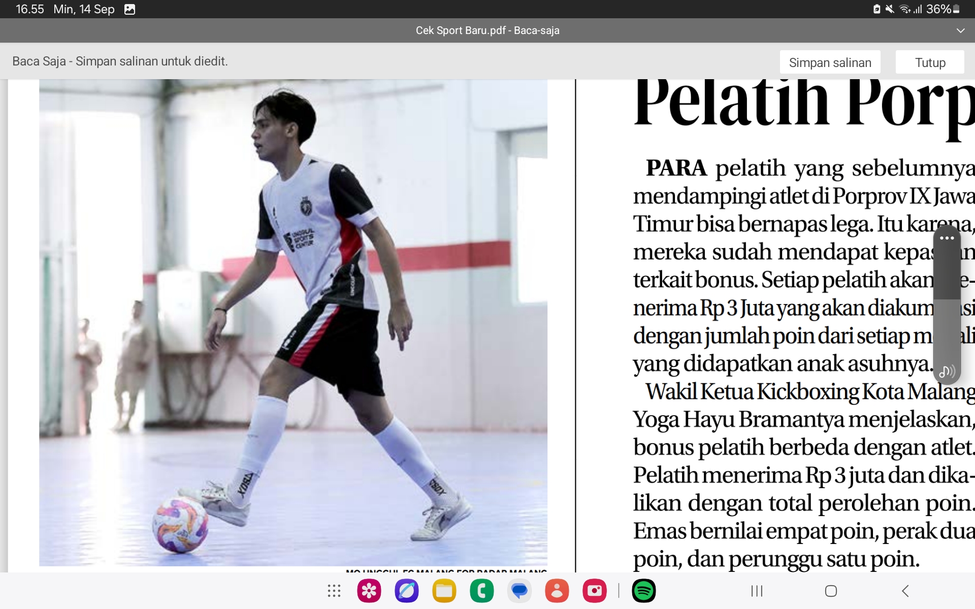 TAMPILAN BARU: Wais Alkarni mengontrol bola dalam sesi  latihan di Unggul Sports Center pekan lalu.