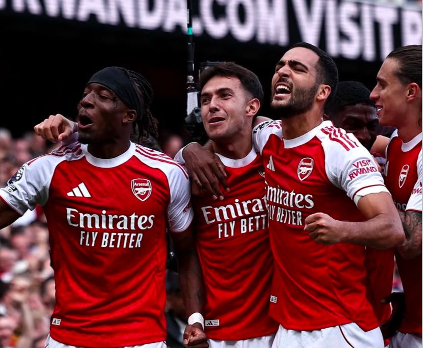 CETAK GOL: Noni Madueke (kiri), Martin Zubimendi (tengah), dan Mikel Merino (kanan, tengah melakukan selebrasi saat melawan Nottingham Forest (13/9).
