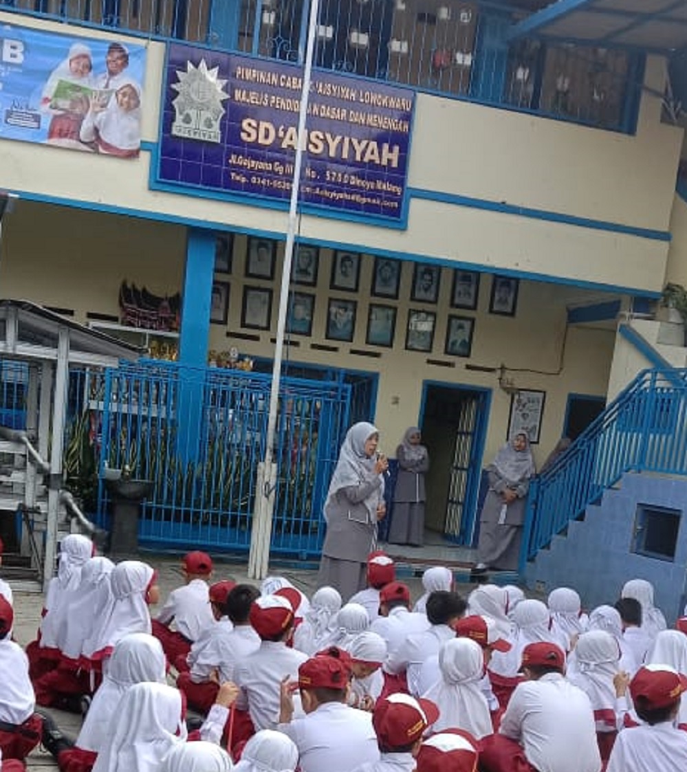 METODE BARU: SD Aisyiyah Kamila memperingati Maulid Nabi lewat lomba mendongeng dan menyanyi sebagai pendekatan baru untuk menginternalisasi nilai-nilai teladan Nabi.