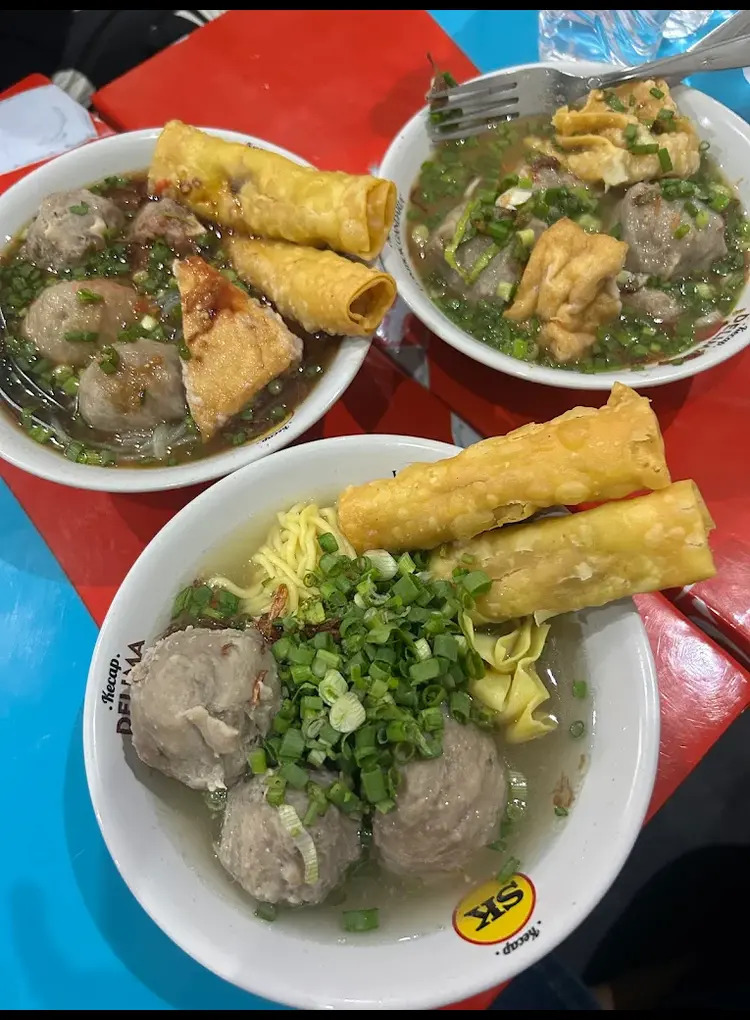 MENGHANGATKAN: Bakso Cak Ni, salah satu rekomendasi Spot Bakso Murah Meriah Buat Nongkrong Hangat dikala lapar tengah malam di Malang