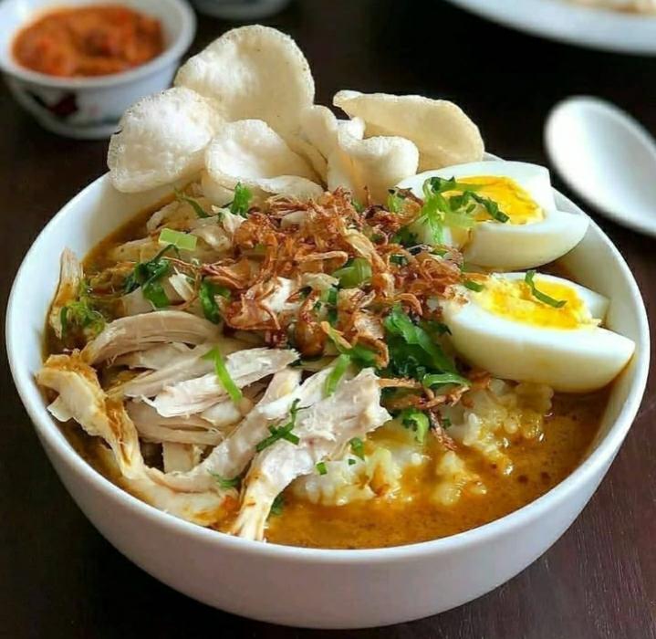 LEZAT: Rekomendasi bubur ayam favorit mahasiswa dekat UB dan UM buat sarapan yang murahh meriah