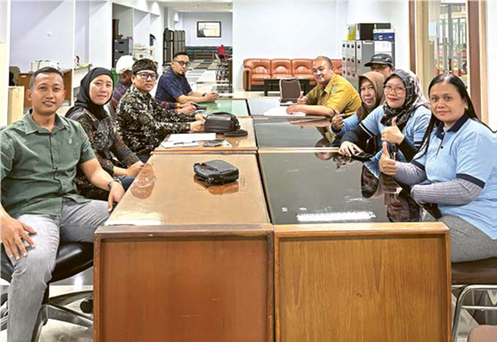 DEADLOCK: Mediasi antara perwakilan pekerja dengan kuasa hukum EMBA Jeans dilakukan di Mal Pelayanan Publik (MPP) Ramayana, kemarin (15/9).