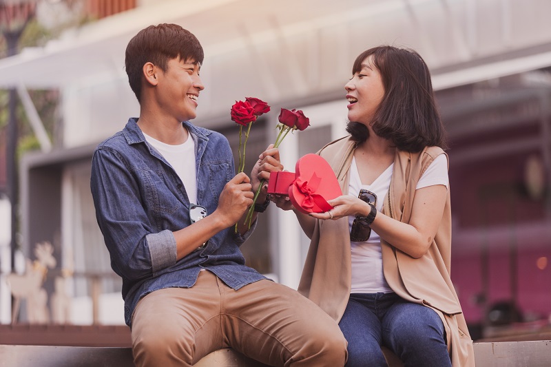 ROMANTIS: Kencan Nggak Perlu Mahal 5 Cara Seru Kencan Romantis Tanpa Bikin Dompet Tipis