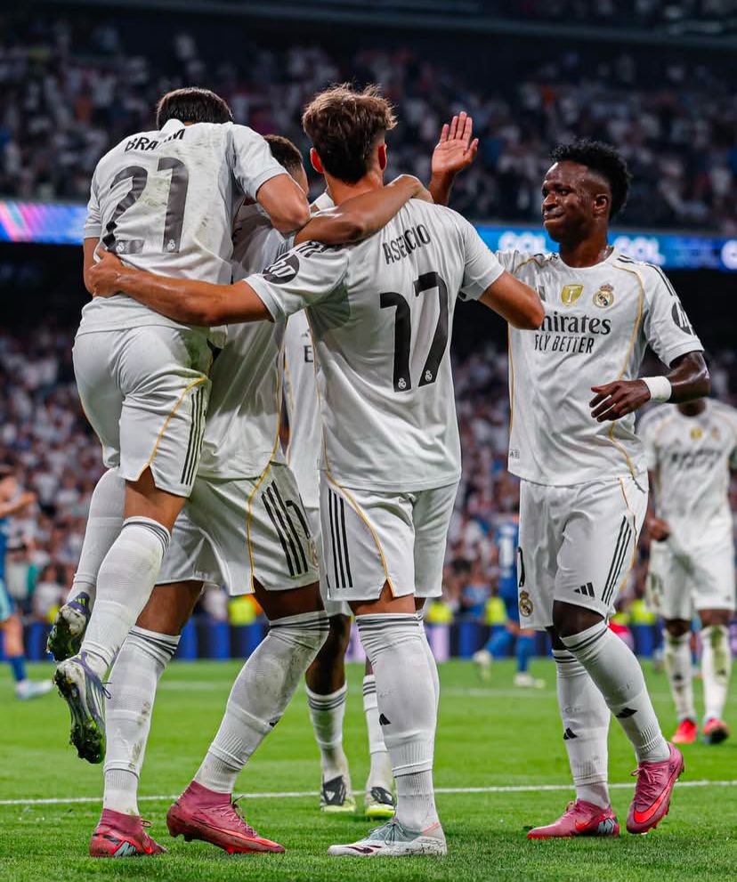 MERAIH KEMENANGAN: Real Madrid merayakan gol kemenangan melawan Marseille dini hari tadi (17/9).