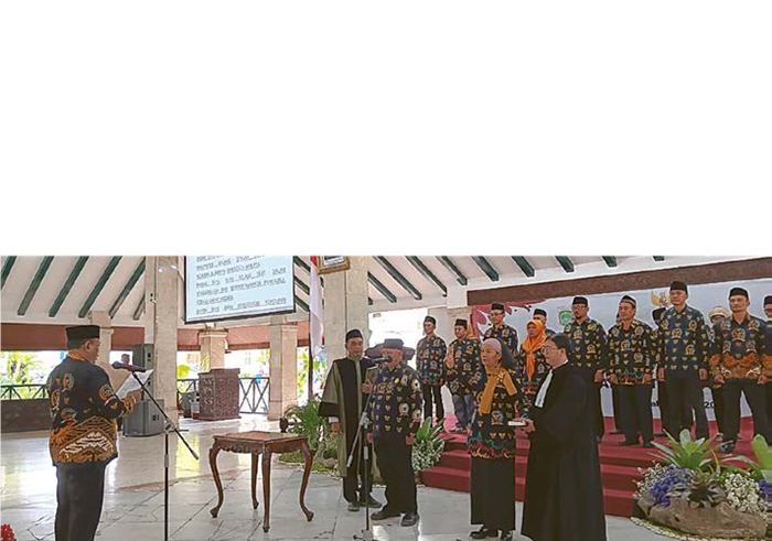 PENGUKUHAN: Pengurus PABPDSI Kabupaten Malang menjalani pelantikan di Pendapa Agung, Jalan KH Agus Salim, Kota Malang kemarin (16/9).