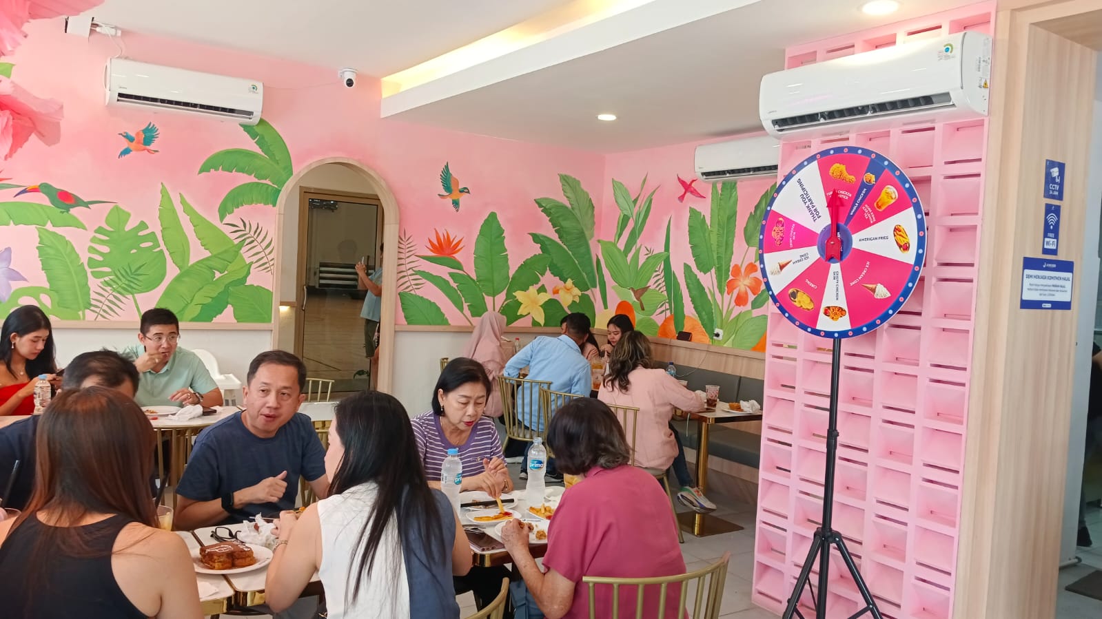 NYAMAN: J Chicken Mandala dipastikan siap menjadi salah satu destinasi kuliner favorit baru bagi warga Malang.