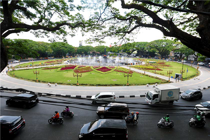 PERCANTIK TAMPILAN: Penataan taman seperti di Alun-Alun Tugu bakal dilakukan di lokasi lain. Pemkot Malang ingin RTH punya banyak fungsi.