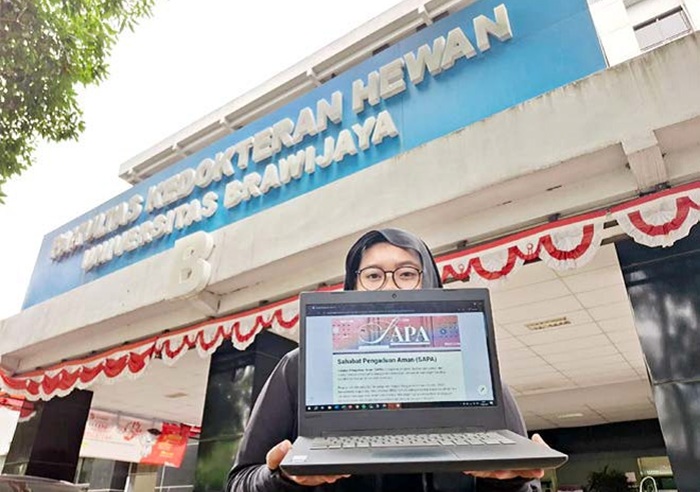 BUKA KANAL ADUAN: Ketua BEM FKH UB Farahdina Ika Nazhifah menunjukkan kanal aduan yang dibuka untuk menampung laporan dugaan pelecehan seksual.