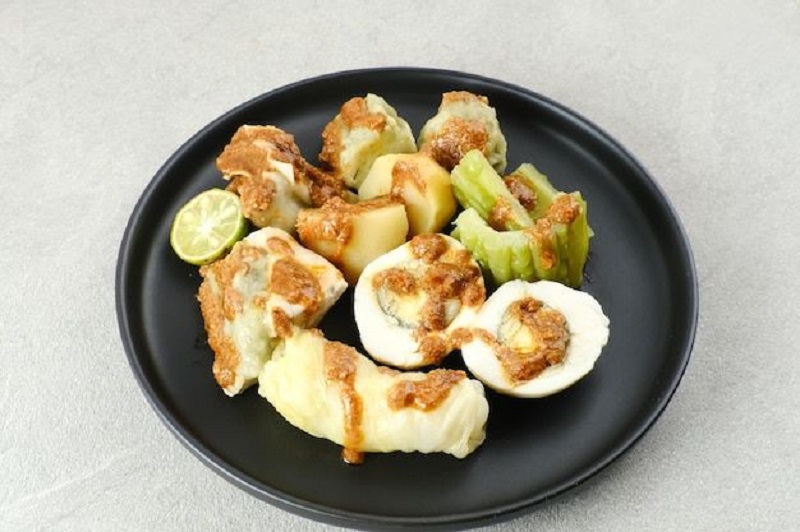 ENAK BANGET: 4 Rekomendasi Siomay Enak dan Legendaris dengan Bumbu Kacang yang Khas Wajib Dicoba