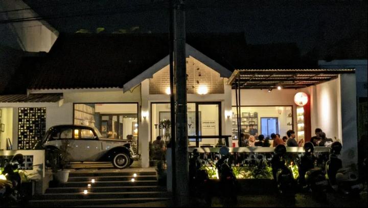 ESTETIK: Tenthirty Coffee & Eatery, salah satu rekomendasi kedai kopi vintage yang hits dan insatragamable cocok untuk&nbsp;akhir&nbsp;pekan