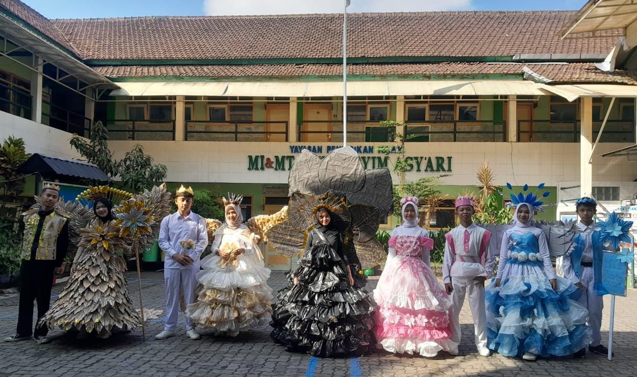 Meriah, MI dan MTs Hasyim Asy&rsquo;ari Ikut Serta dalam Pawai Budaya Pandanwangi.