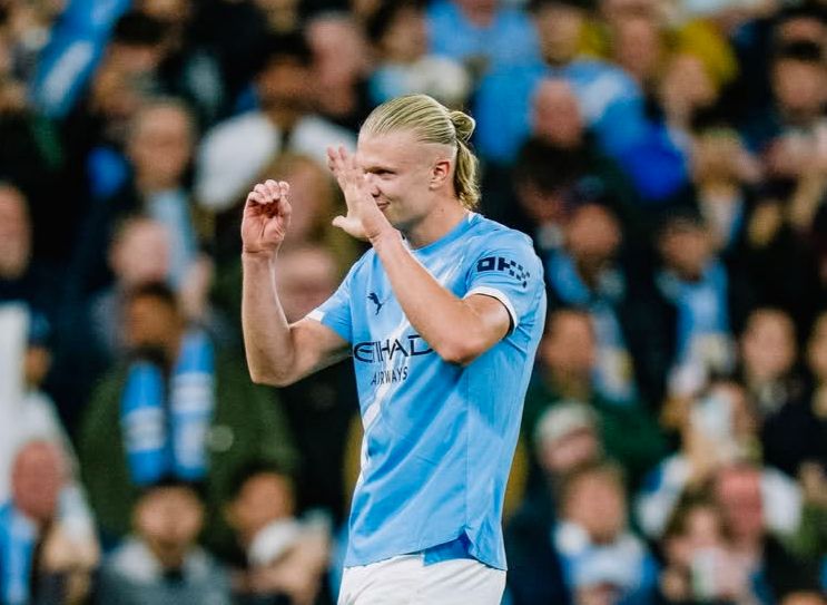 MESIN GOL: Erling Haaland kembali mencetak gol ketika melawan Napoli dini hari tadi (19/9).