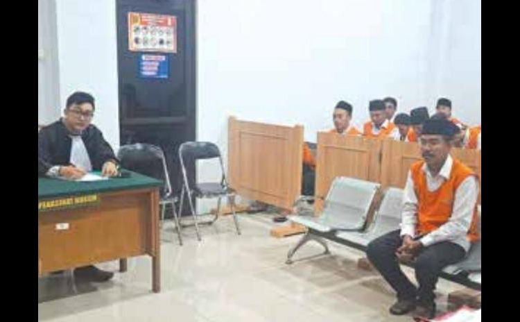 TERDAKWA: Mareldi Charista Putra Darmanto, 24, asal Kelurahan Dinoyo, Kecamatan Lowokwaru, Kota Malang menjalani sidang di Pengadilan Negeri (PN) Kepan