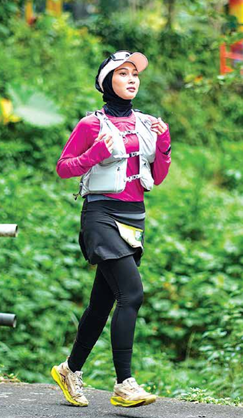 JADI RUTINITAS: Audi Firstania berlari di jalur Kaliandra Eco Resort and Organic Farm.