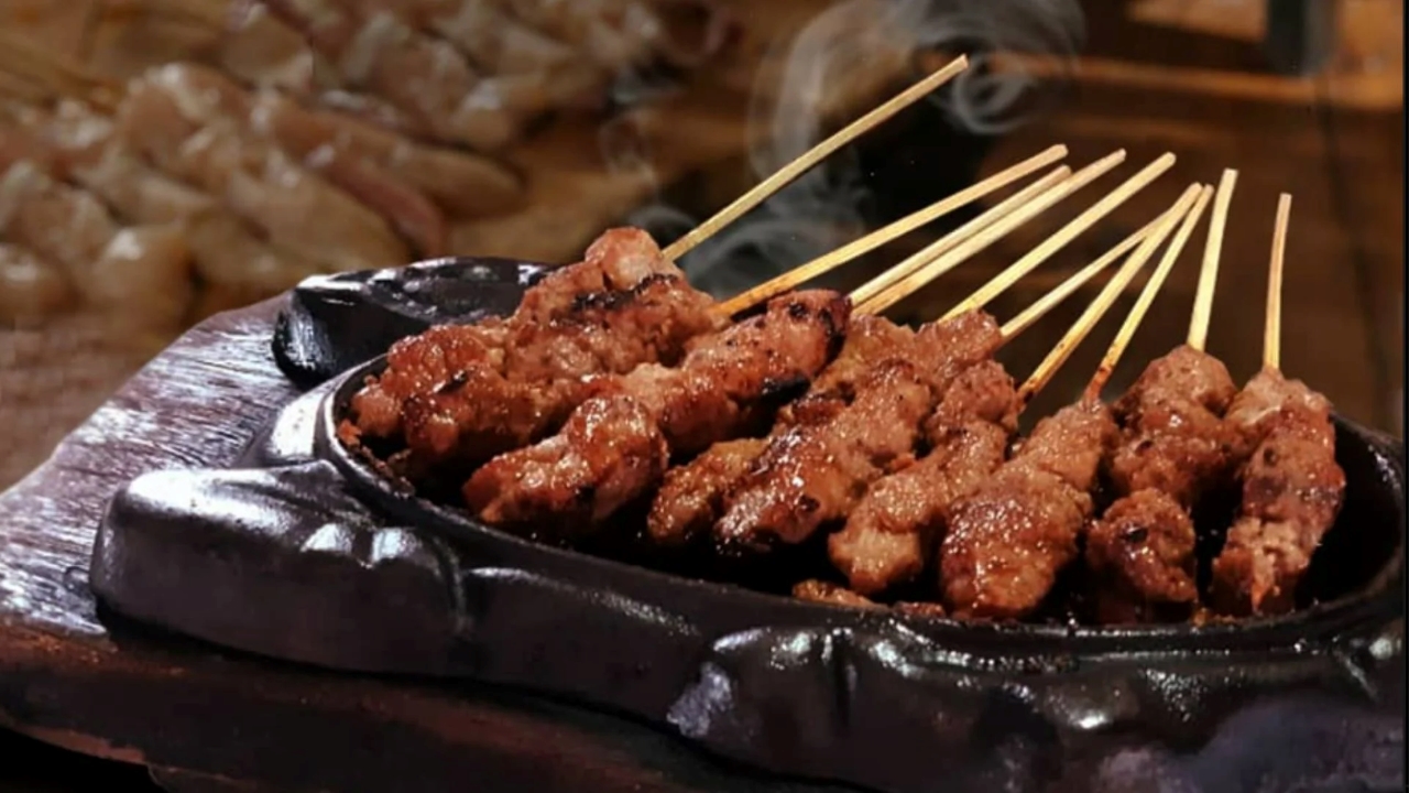SATE: Berikut tiga rekomendasi warung sate di Batu yang layak dikunjungi.