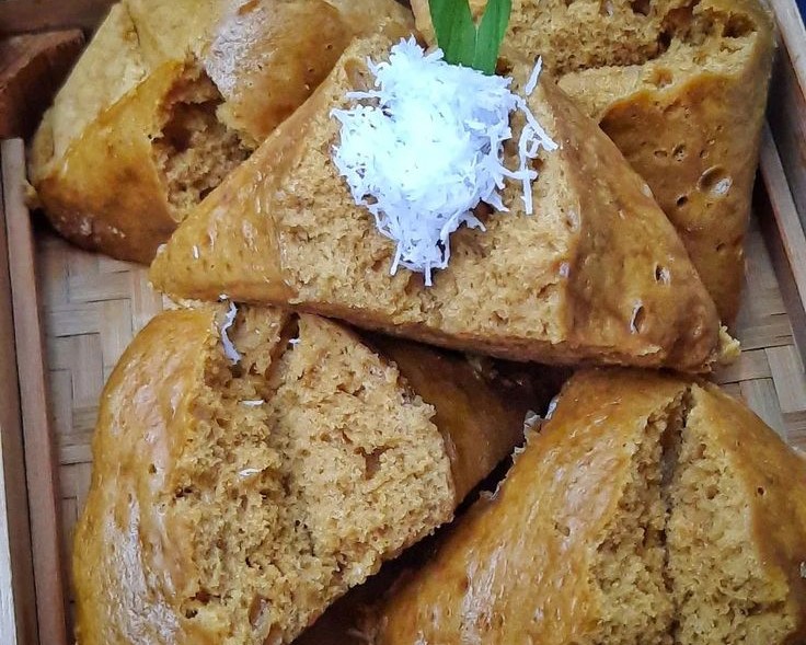 Kue apem Bugis jadi jajanan khas dengan rasa manis lembut. Di Malang, ada beberapa tempat yang bisa kamu datangi untuk menikmatinya.