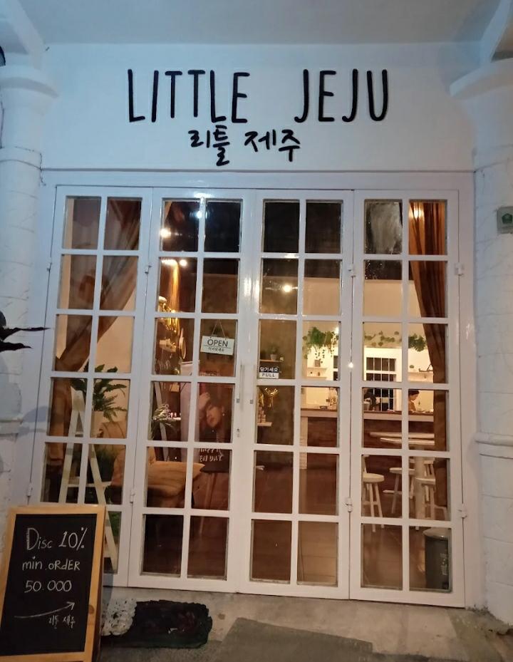 ESTETIK : Little Jeju Cafe, salah satu rekomendasi kafe minimalis ala Korea di Malang yang wajib&nbsp;kamu&nbsp;kunjungi