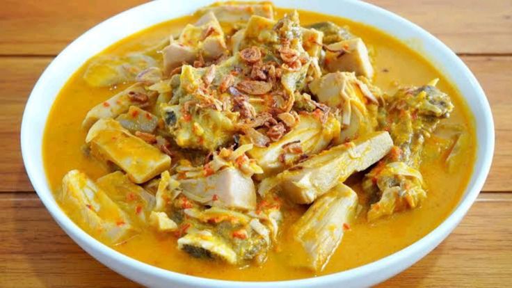 LEZAT: Menikmati sajian kuliner khas Jawa yang nikmat dan gurih.