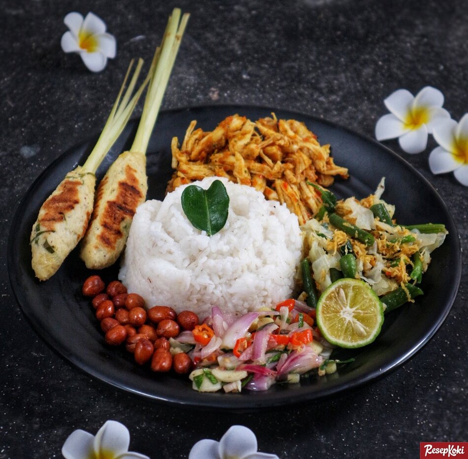 LENGKAP: Nasi campur dengan kondimen lengkap dan banyak pilihan
