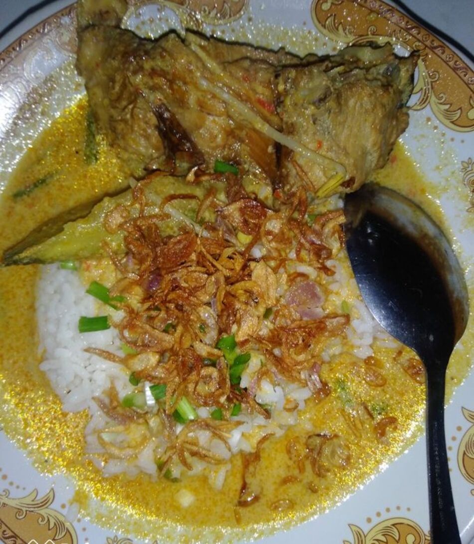GURIH SANTAN: Nasi lodeh yang hangat bisa dinikmati dimana saja