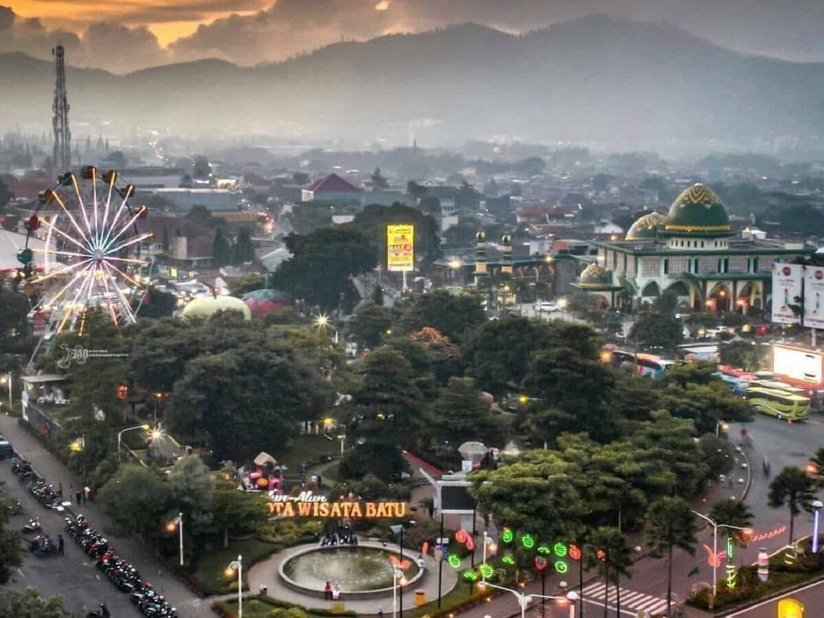 KOTA BATU: Angkringan kekinian makin banyak bermunculan, dengan menu tradisional dikombinasikan suasana modern yang cozy.
