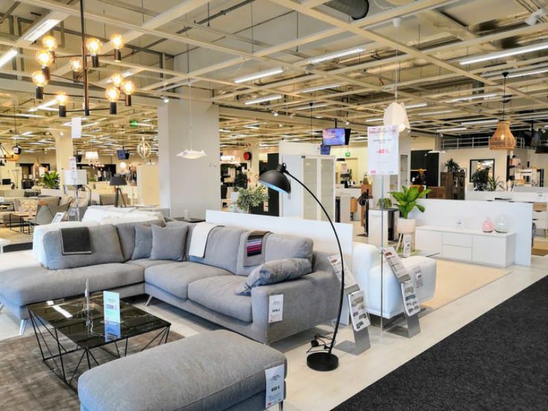 Selain dapat memenuhi kebutuhan rumah, pemilihan furniture yang baik dapat memberikan kesan estetik.