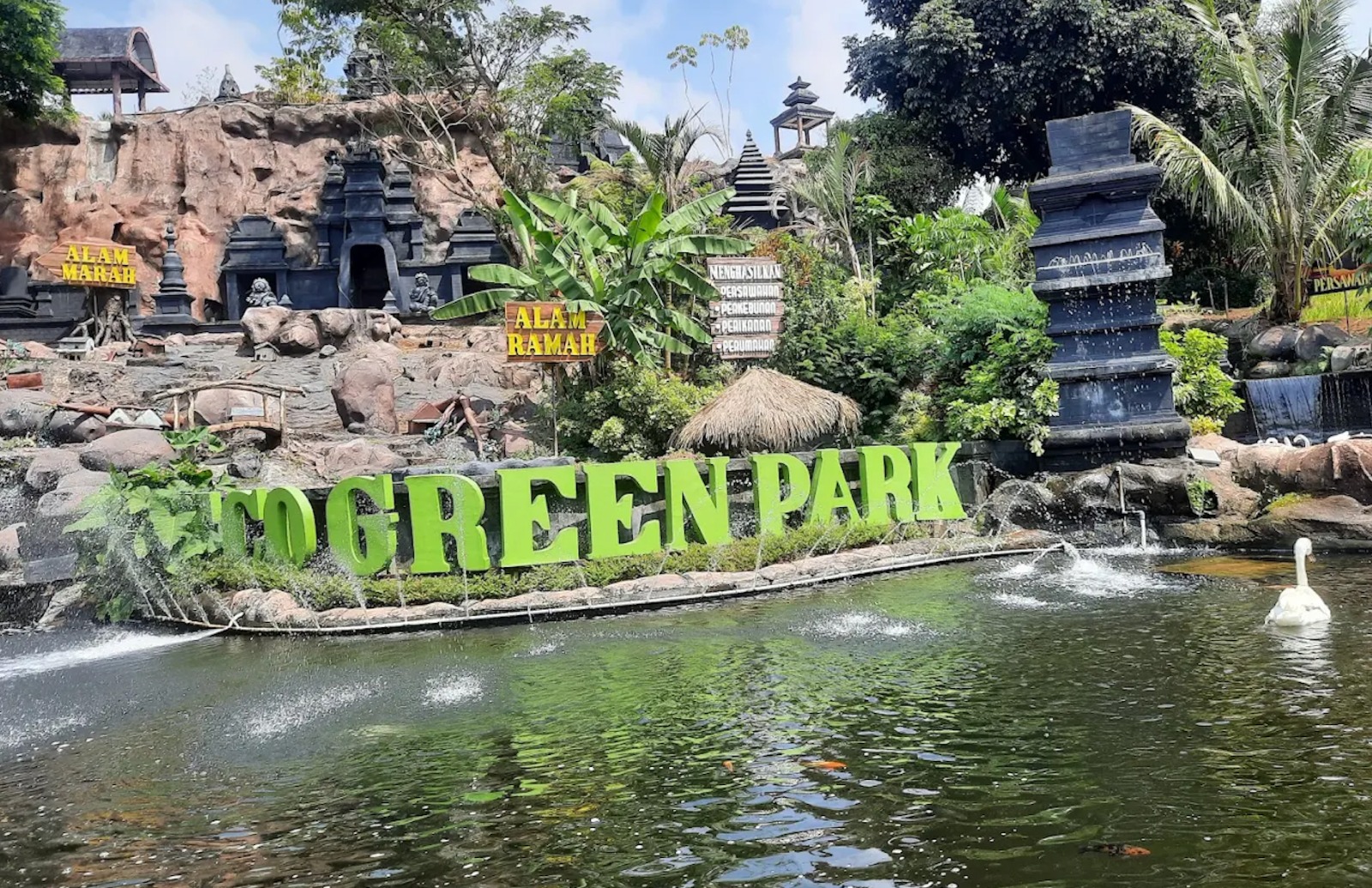 SERU: Eco Green Park yang mengusung konsep wisata yang menyatu dengan alam dan edukasi lingkungan.
