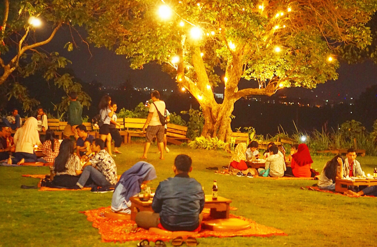 ROMANTIS: Bukit Delight yang berada di kawasan Tlogomas merupakan salah satu kafe yang populer di kalangan anak muda Malang.
