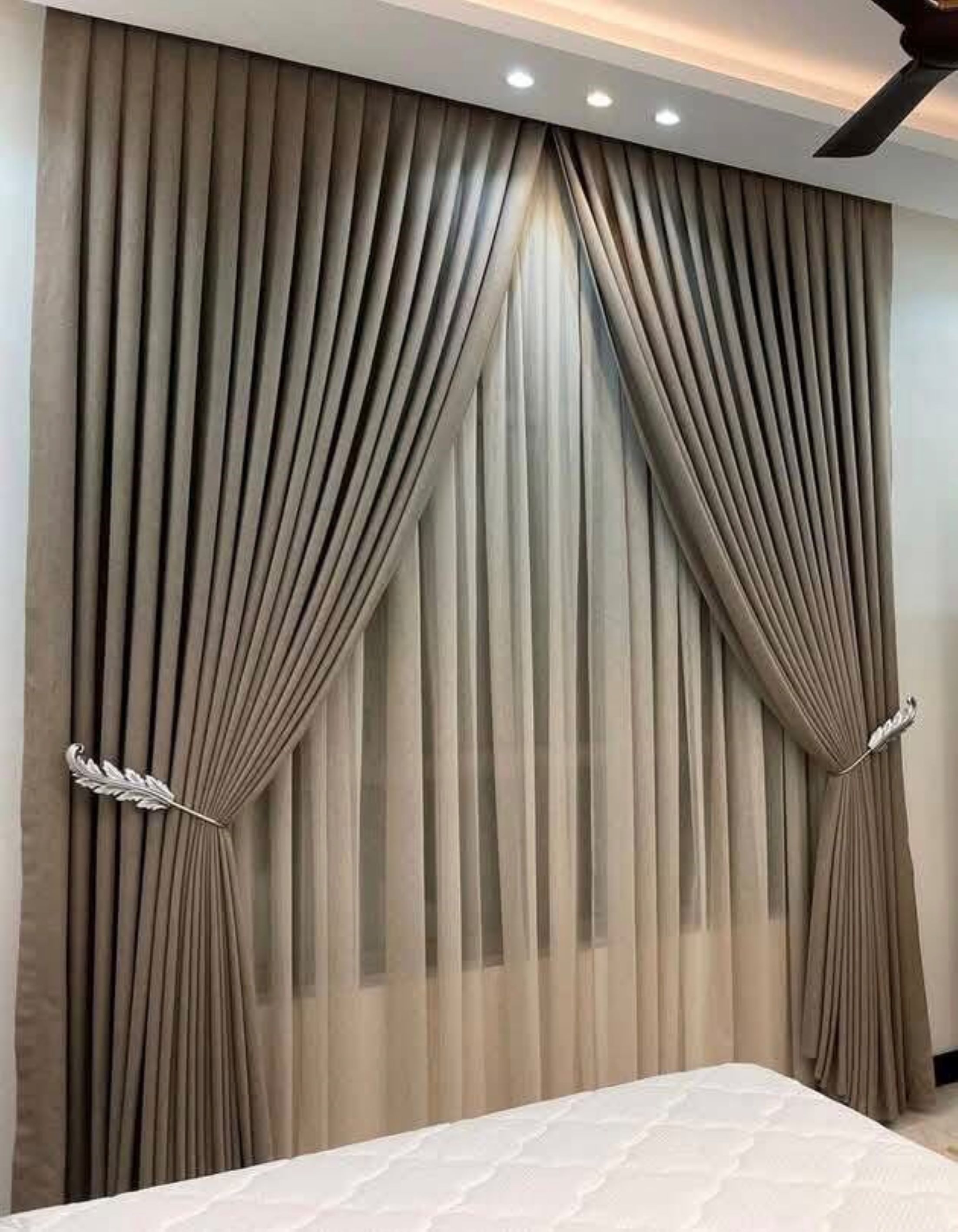 ELEGAN: Pilihan gorden dari berbagai toko di Malang siap mempercantik ruangan rumah dengan bahan dan motif menarik.