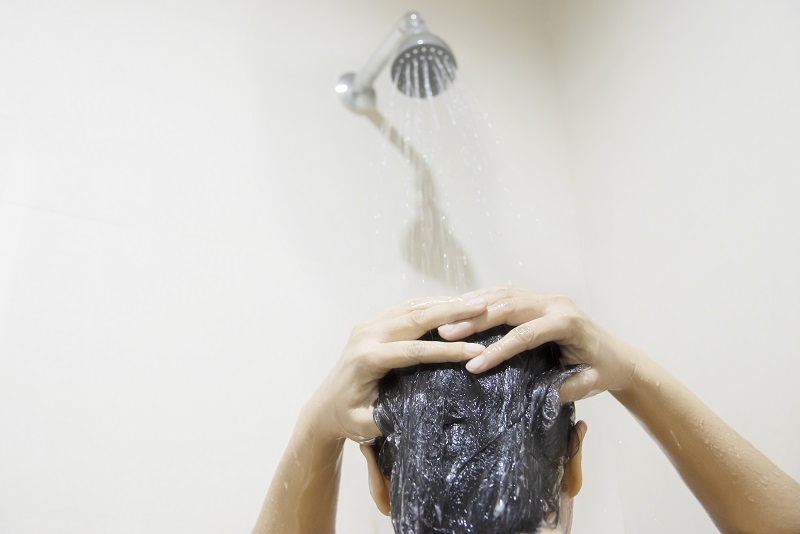 JANGAN SAMPAI SALAH: 5 Kesalahan Saat Keramas yang Bikin Rambut Cepat Rusak